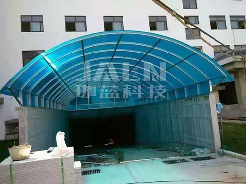 車庫出入口雨棚-陽光板的應用